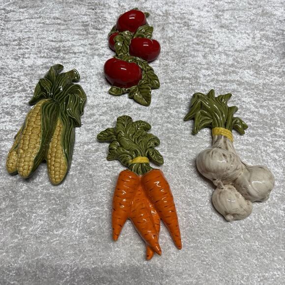 4 Vtg Hand Painted Ceramic Fruit Veggies Wall Hanging Carrots Corn Onions Tomato - Picture 1 of 14